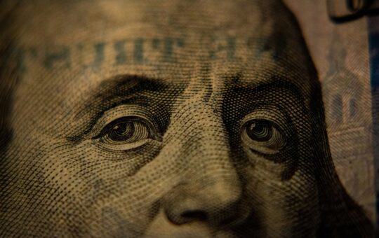 Yield Chasers Propel Ethena’s USDE to $4.12B Market Cap in the Bull Market Frenzy