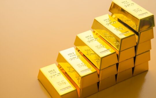 Gold Hits New Peak; Peter Schiff Questions Bitcoin’s ‘Digital Gold’ Claim