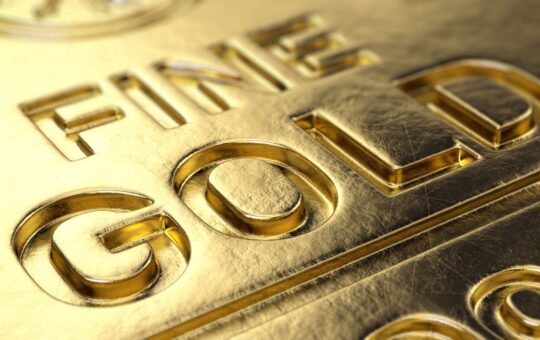 Gold Keeps Shining on Global Tariff Watch, Surpasses $2,800 Mark
