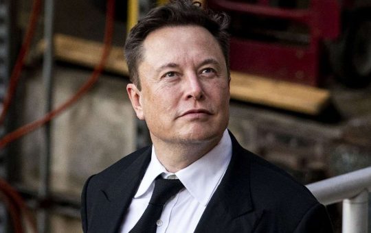Elon Musk Faces Backlash Over ‘Bitcoin-Style Encryption’ Claim in XChat Launch