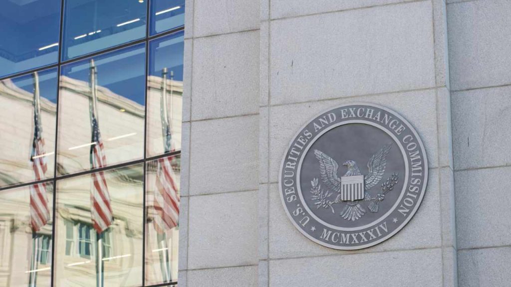 SEC Commissioner Calls for Full Protection of Crypto Users’ Financial Privacy