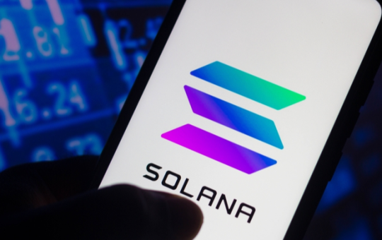 Solana price breaks past $200