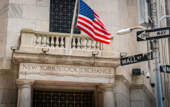 Bitcoin and Stock Futures Rise as Markets Stabilize After Tech Sell-Off